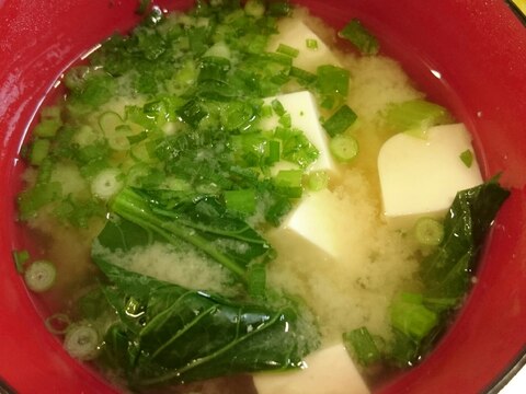 豆腐と小松菜の味噌汁小ねぎ風味